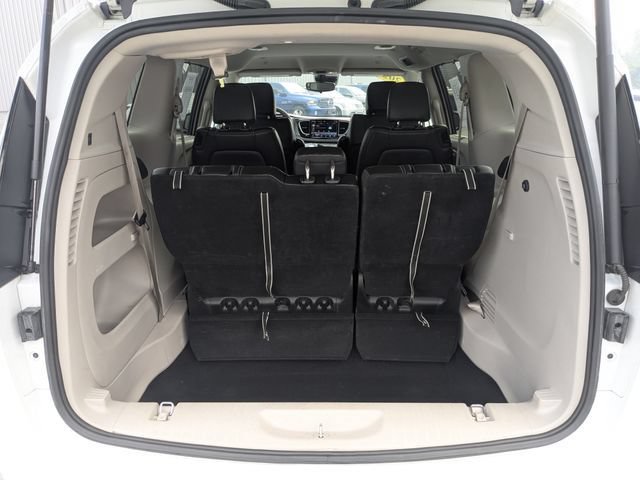 Used 2024 Chrysler Pacifica Touring-L FWD image 21