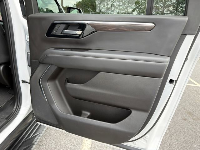 Certified 2025 Chevrolet Suburban LS image 16