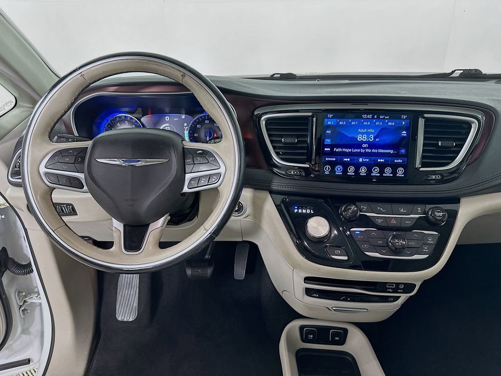 Used 2017 Chrysler Pacifica Limited w/ UConnect Theater Package FWD image 19