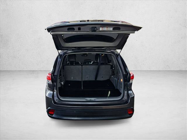 Used 2018 Toyota Highlander LE FWD image 5