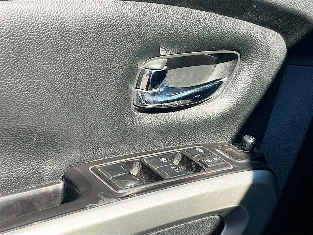 Used 2020 Nissan Titan SV w/ SV Convenience Package image 18