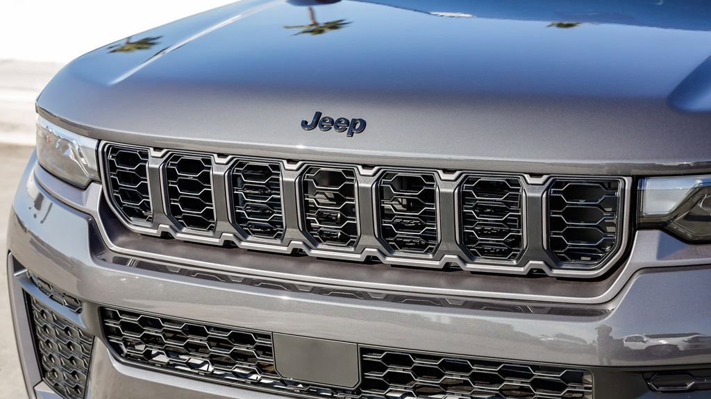 New 2026 Jeep Grand Cherokee Altitude image 6