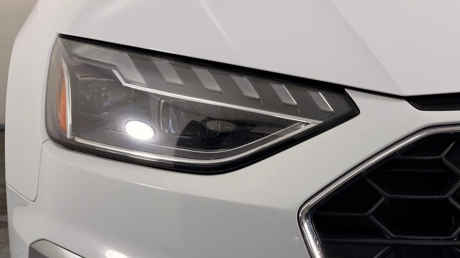 Used 2021 Audi A4 2.0T Premium Plus w/ Premium Plus Package image 2