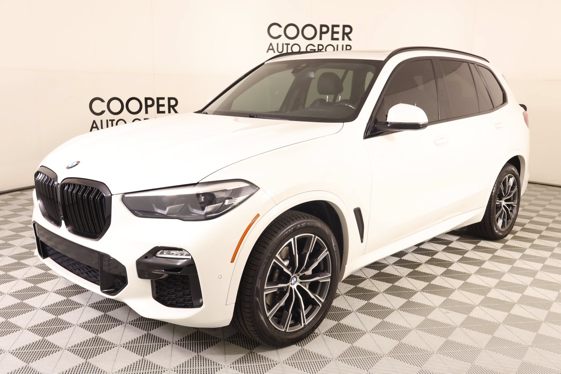 Used 2019 BMW X5 xDrive40i w/ M Sport Package AWD/4WD image 11