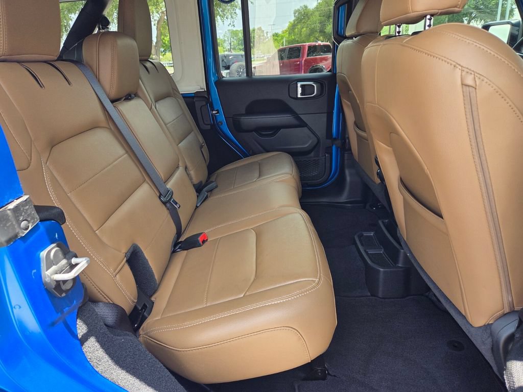 Used 2022 Jeep Wrangler Unlimited Sahara w/ LED Lighting Group AWD/4WD image 15