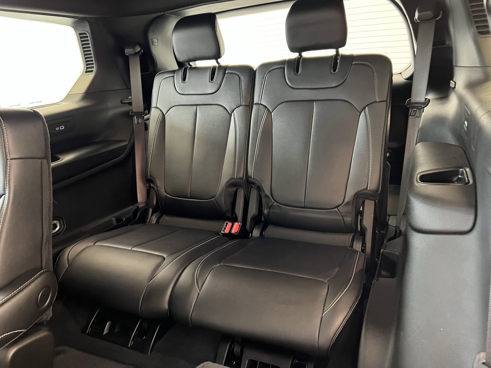 Used 2024 Jeep Grand Cherokee L Limited w/ Black Appearance Package image 44