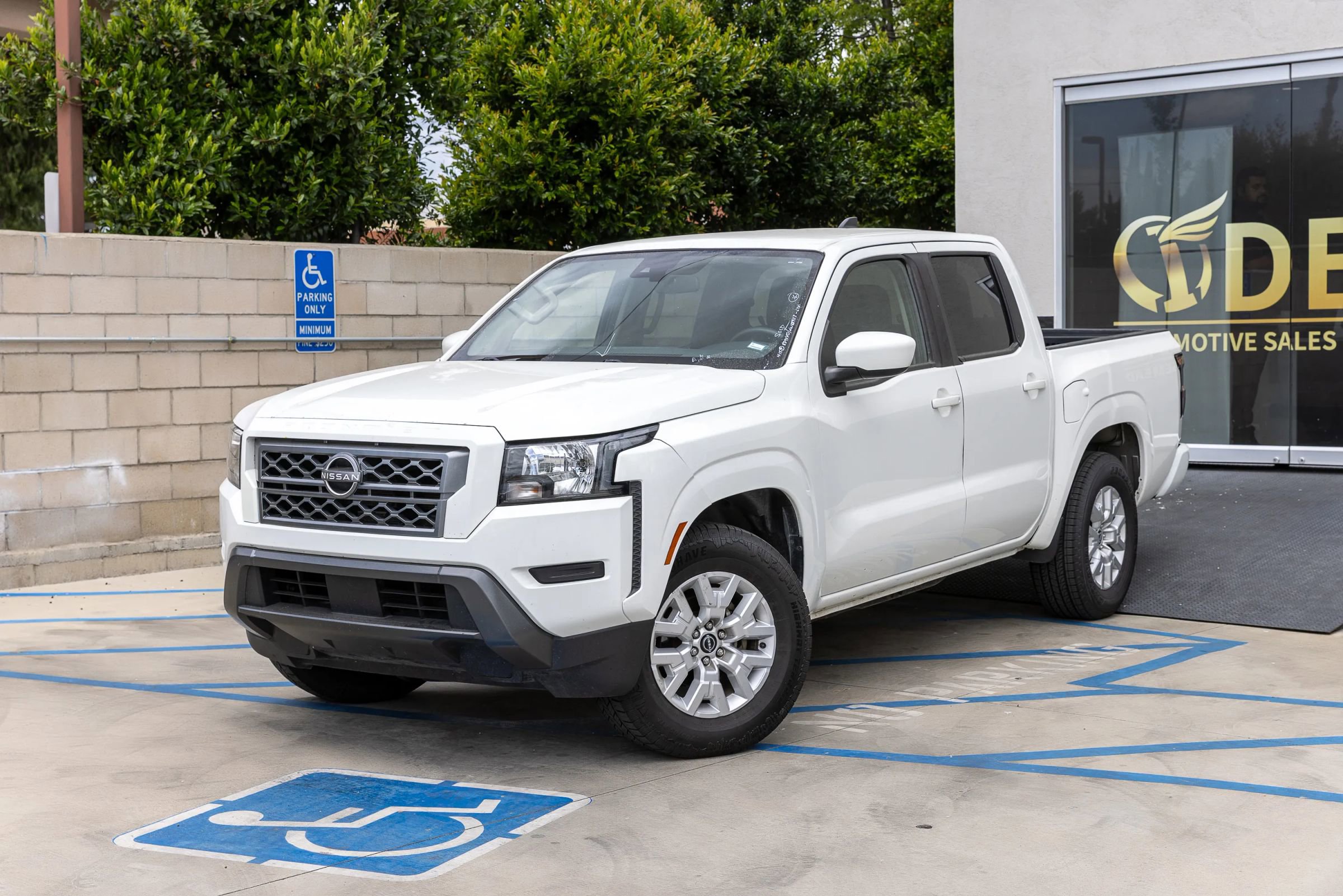 Used 2022 Nissan Frontier SV RWD image 6