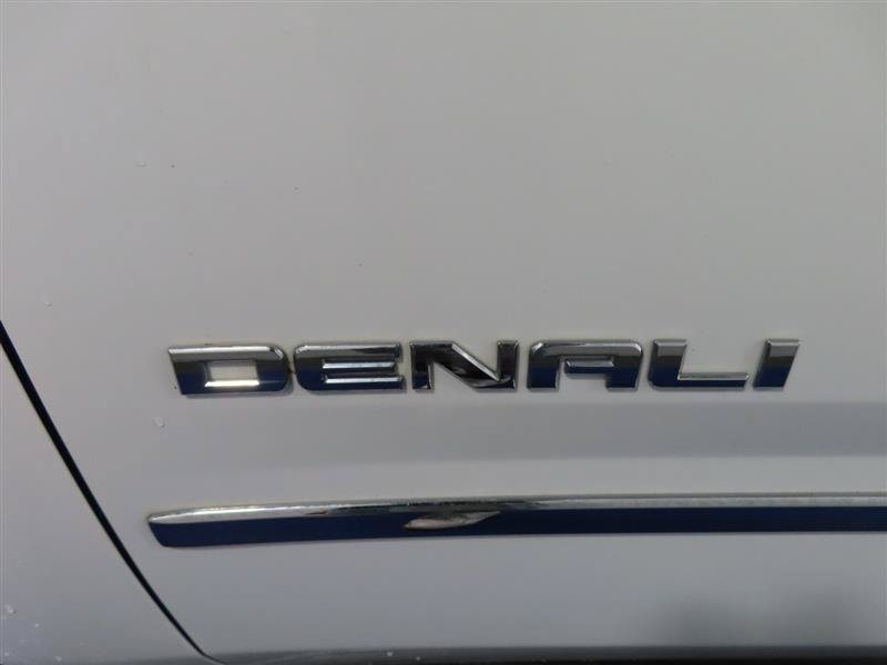 Used 2020 GMC Yukon XL Denali RWD image 16