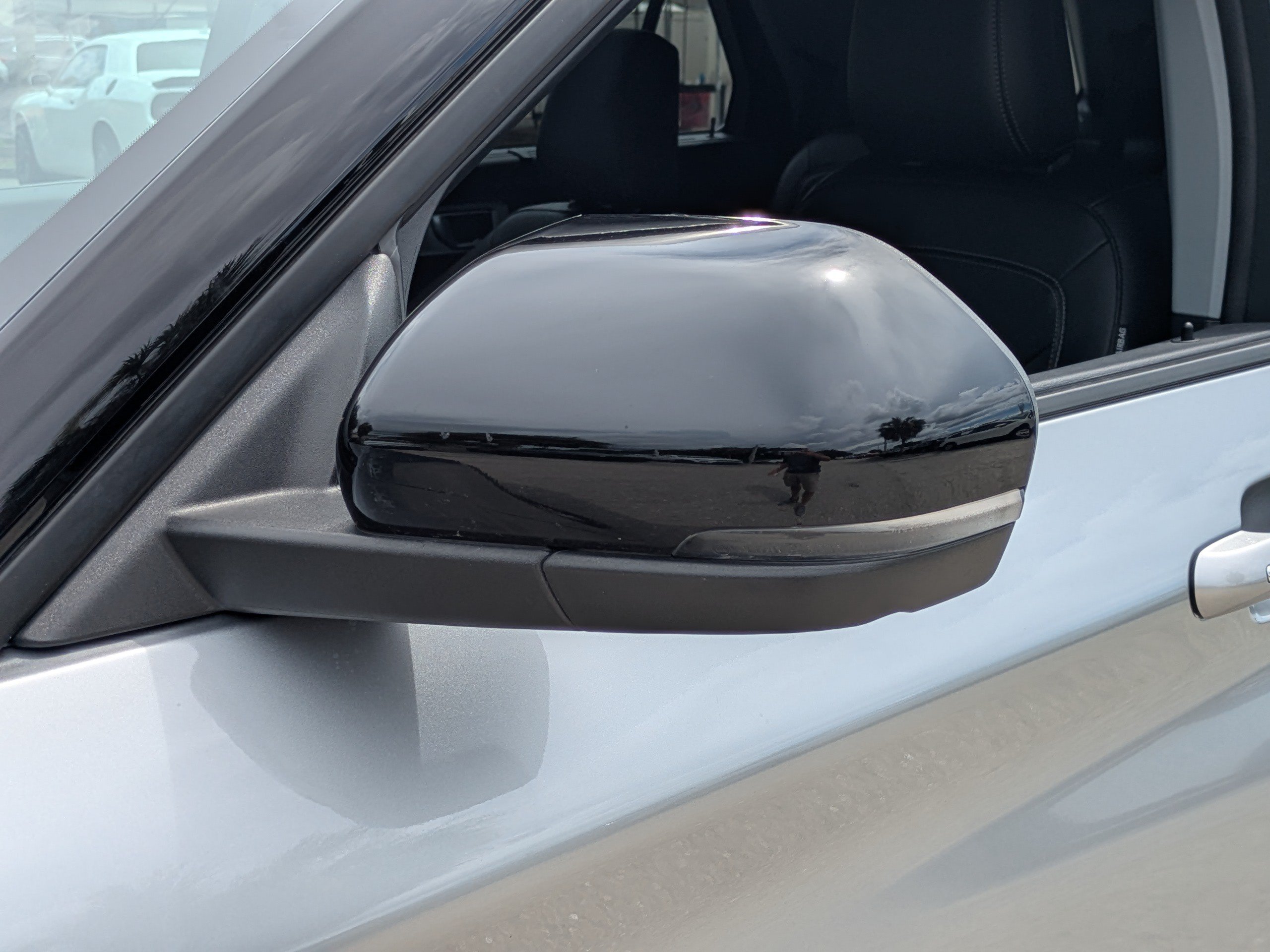 Used 2022 Ford Explorer Limited w/ Limited Technology Package RWD image 12