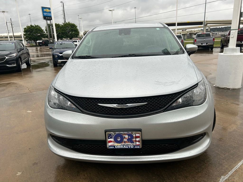 Used 2023 Chrysler Voyager LX image 14