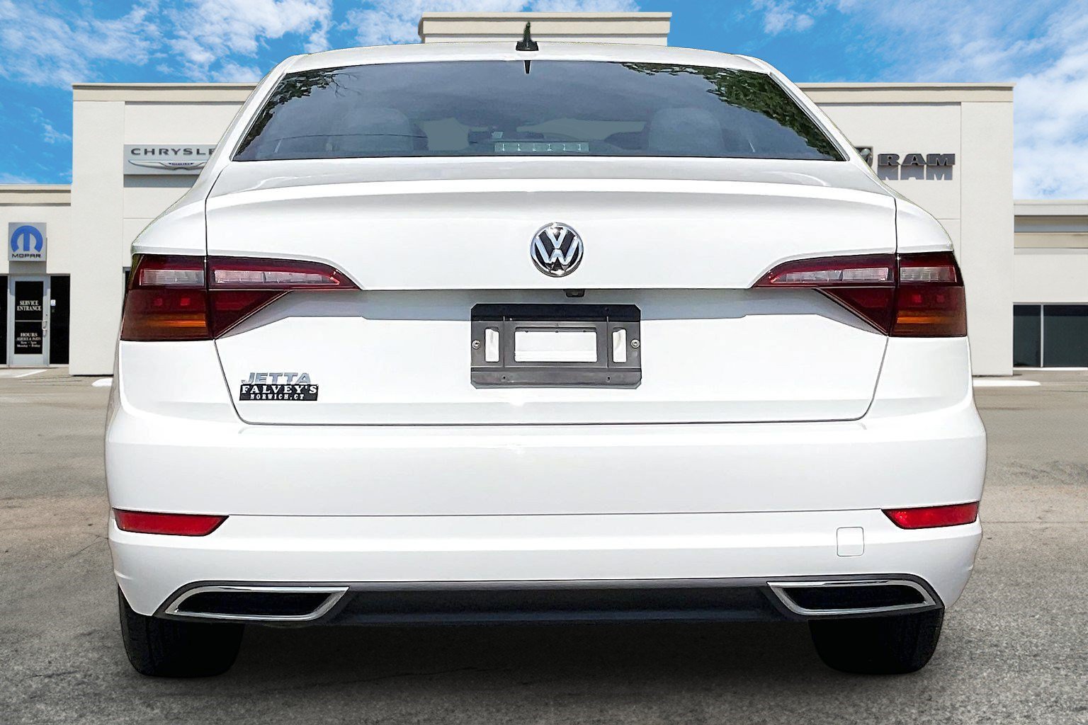 Used 2019 Volkswagen Jetta R-Line w/ R-Line Cold Weather Package FWD image 4