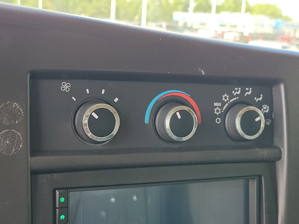 Used 2017 Chevrolet Express 2500 RWD image 19