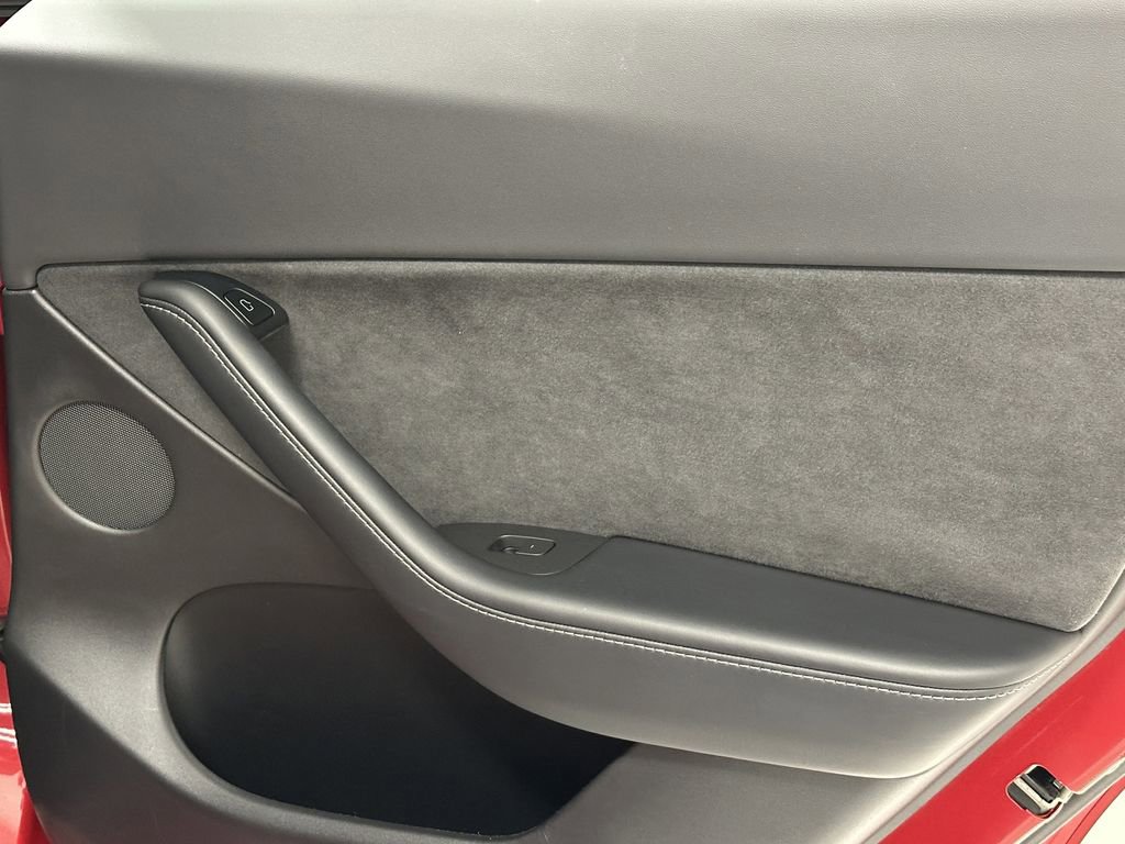 Used 2021 Tesla Model Y Long Range image 18