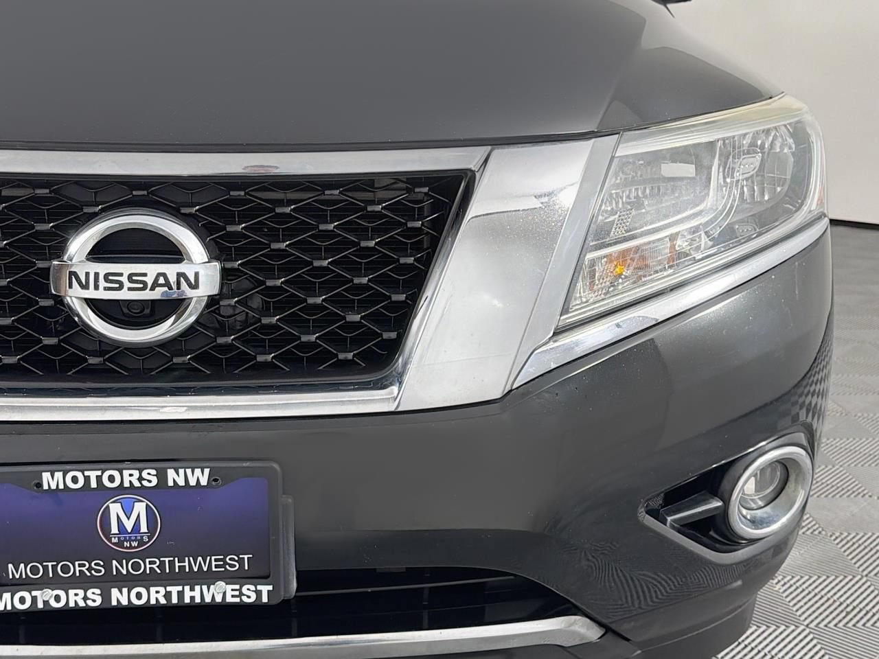 Used 2015 Nissan Pathfinder Platinum w/ Family Entertainment Package AWD/4WD image 4