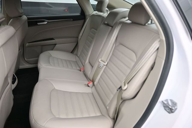 Used 2017 Ford Fusion SE w/ Fusion SE Technology Package FWD image 12