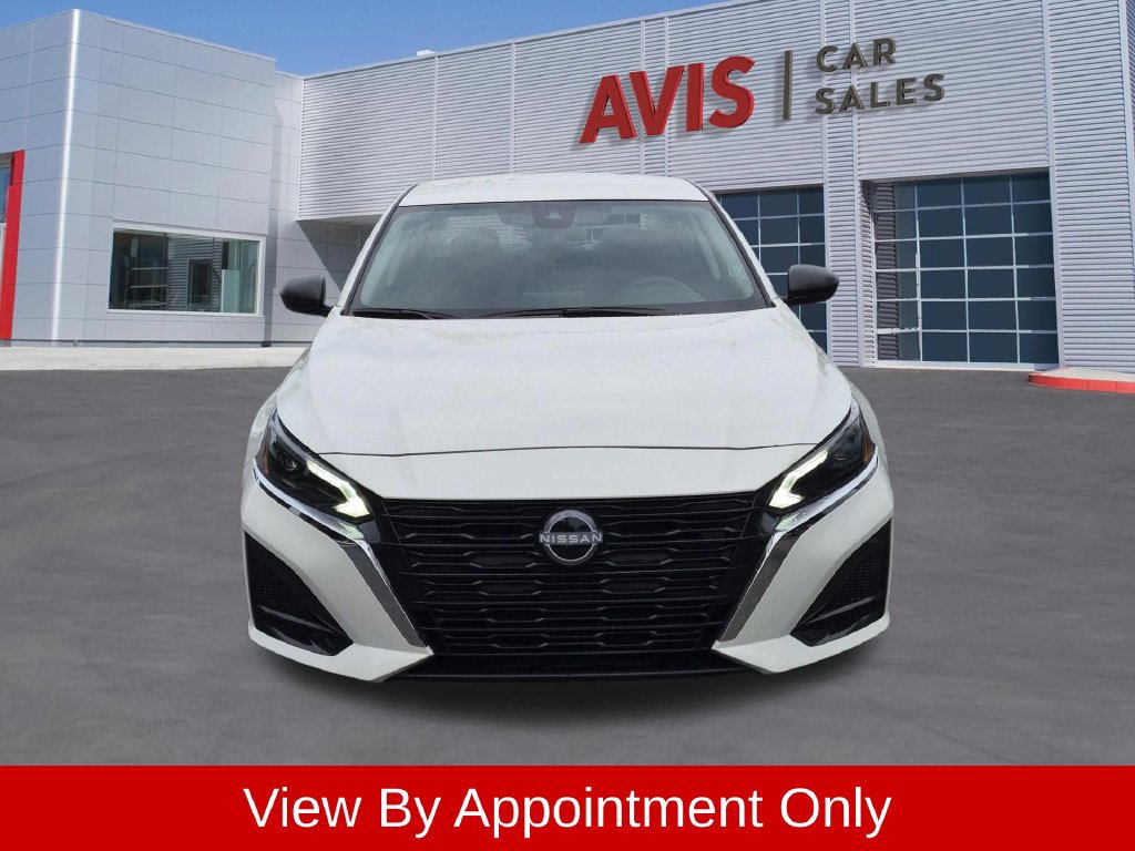 Used 2025 Nissan Altima 2.5 SV FWD image 2