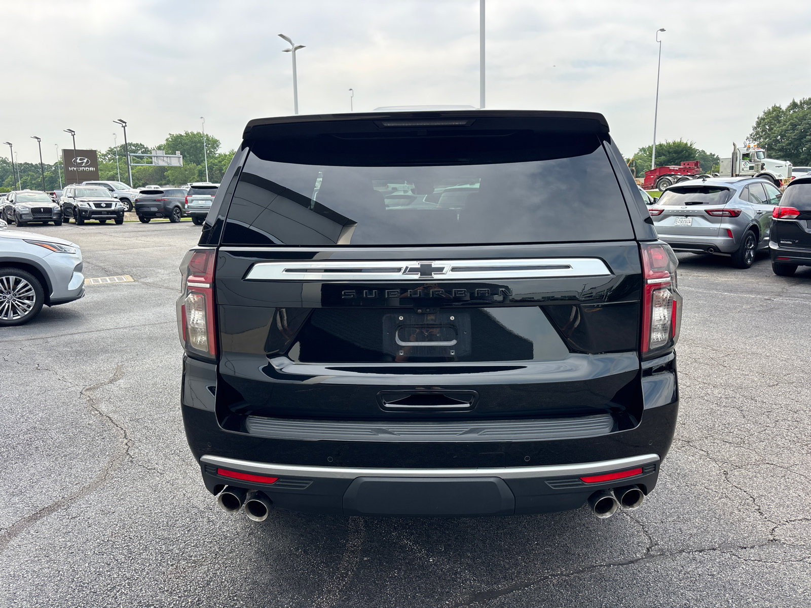 Used 2024 Chevrolet Suburban High Country w/ Premium Package AWD/4WD image 6