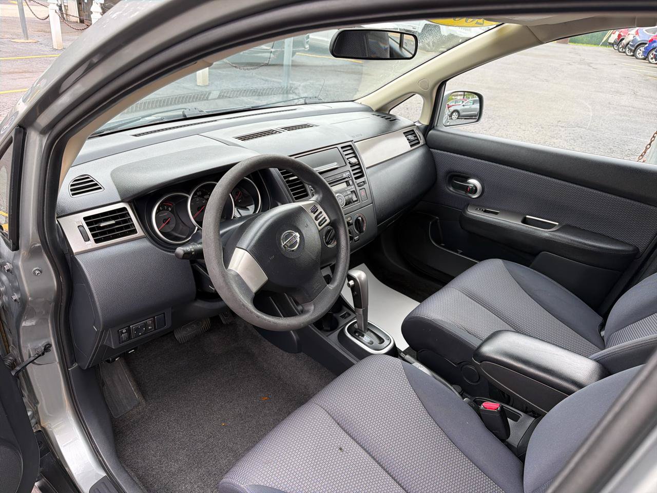 Used 2008 Nissan Versa Hatchback FWD image 15