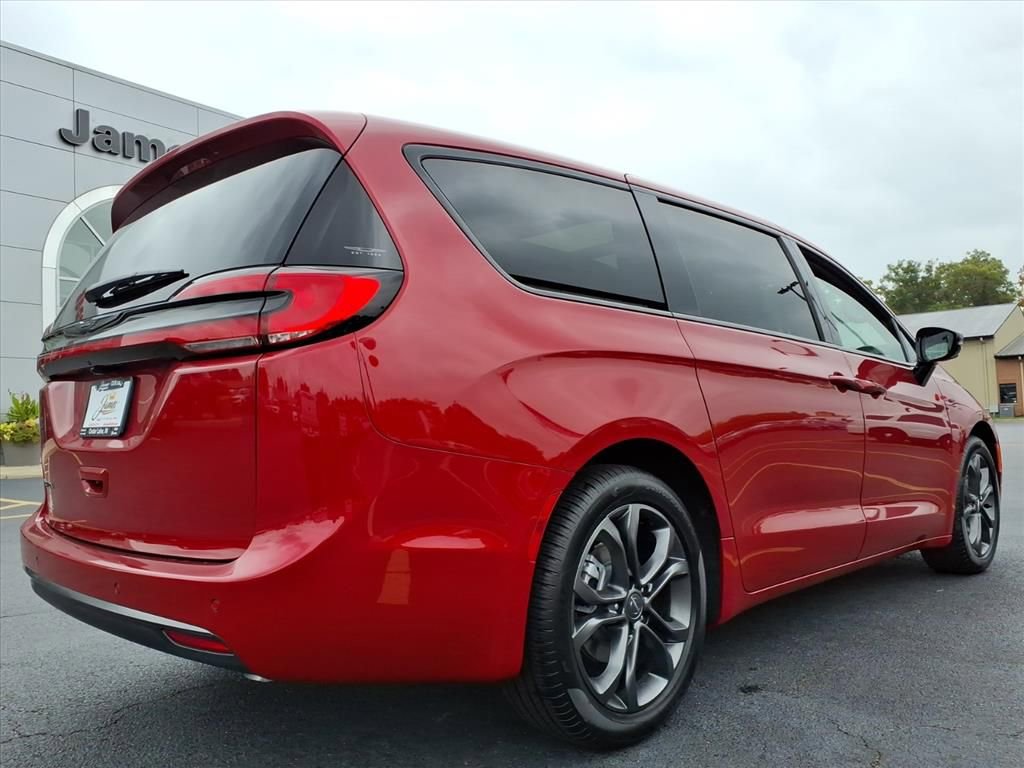 New 2026 Chrysler Pacifica Select image 6