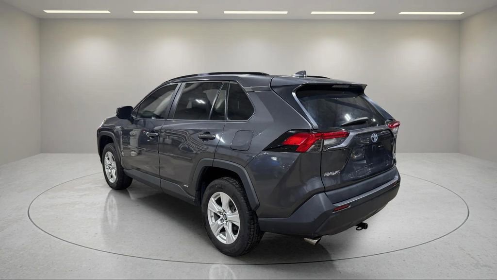 Used 2019 Toyota RAV4 LE image 12