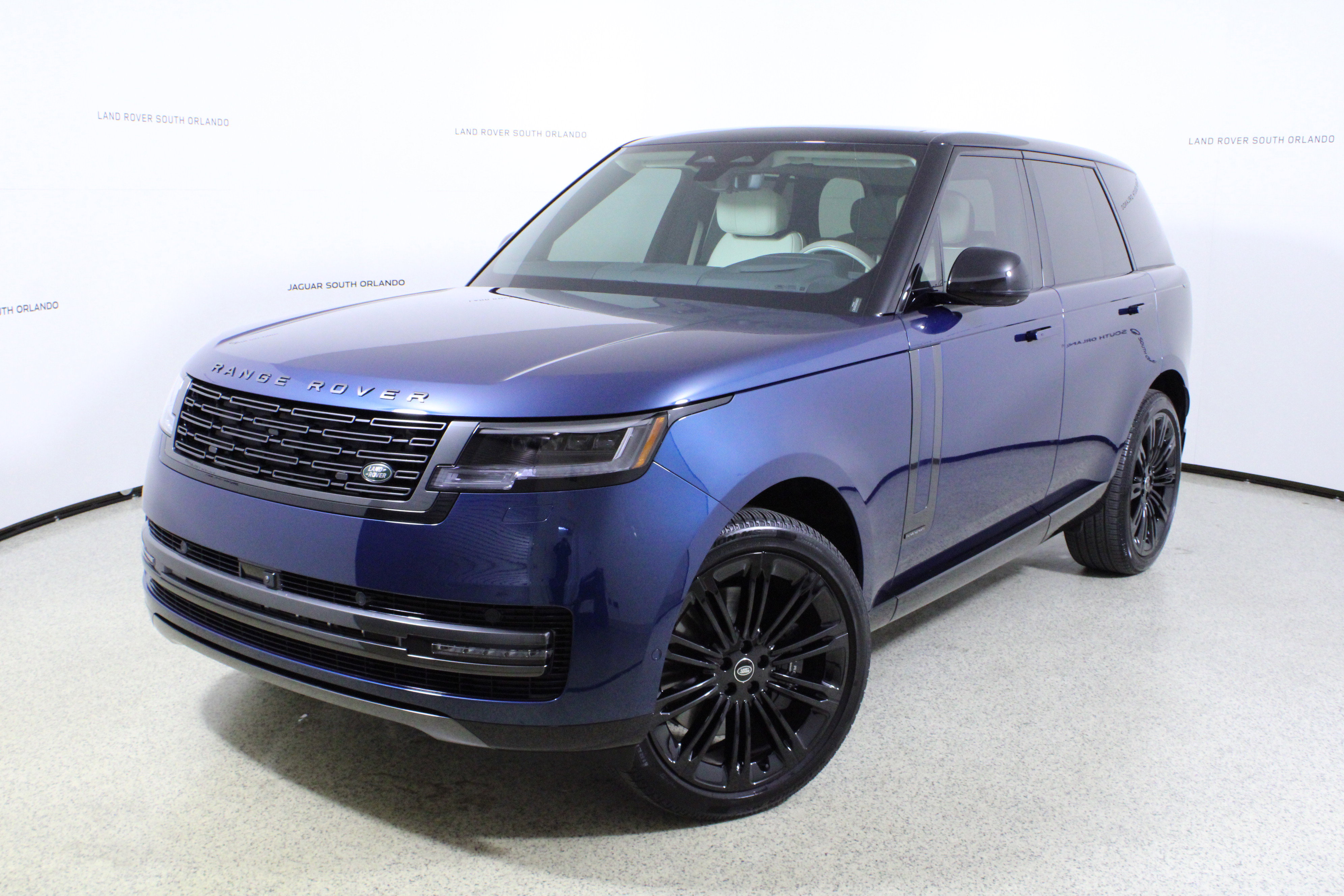 Used 2025 Land Rover Range Rover Autobiography image 1