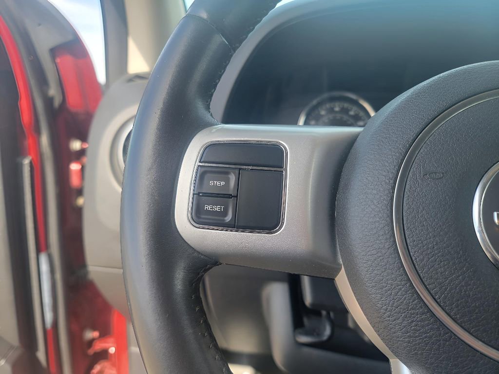 Used 2016 Jeep Compass Latitude image 14