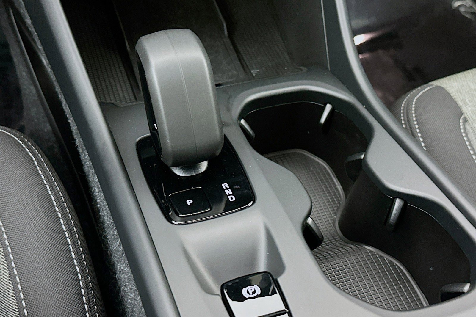 Used 2025 Volvo XC40 B5 Core image 7