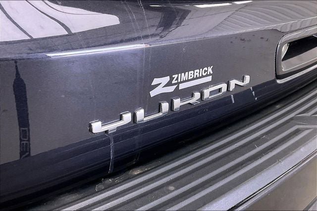 Used 2023 GMC Yukon XL AT4 w/ Technology Package AWD/4WD image 9