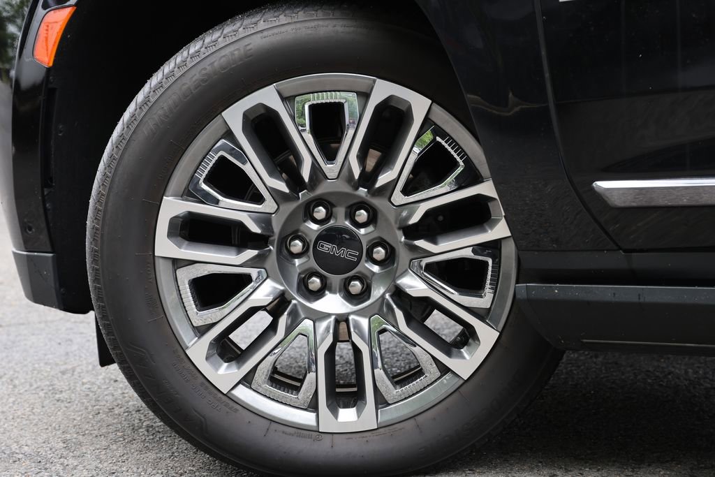 Used 2024 GMC Yukon Denali Ultimate AWD/4WD image 6