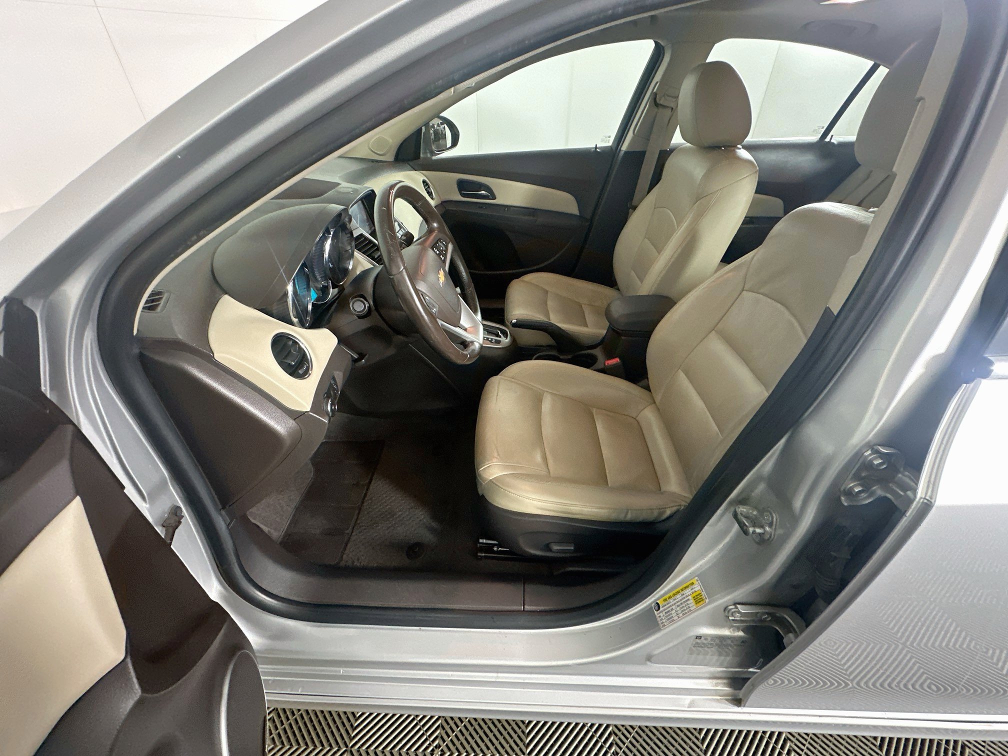 Used 2015 Chevrolet Cruze LTZ w/ Sun, Sound and Sport Package FWD image 13