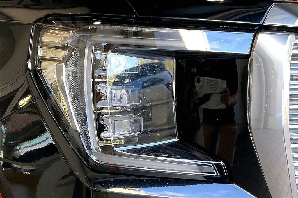 Used 2024 GMC Yukon XL Denali image 27