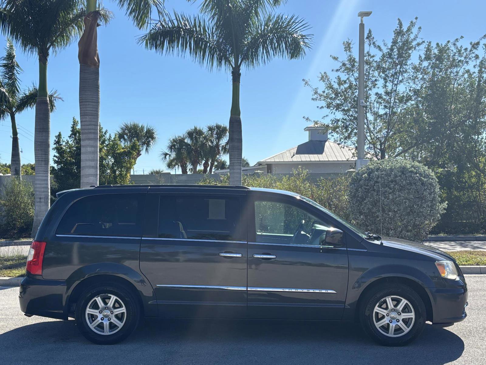 Used 2011 Chrysler Town & Country Touring w/ Security Group image 5