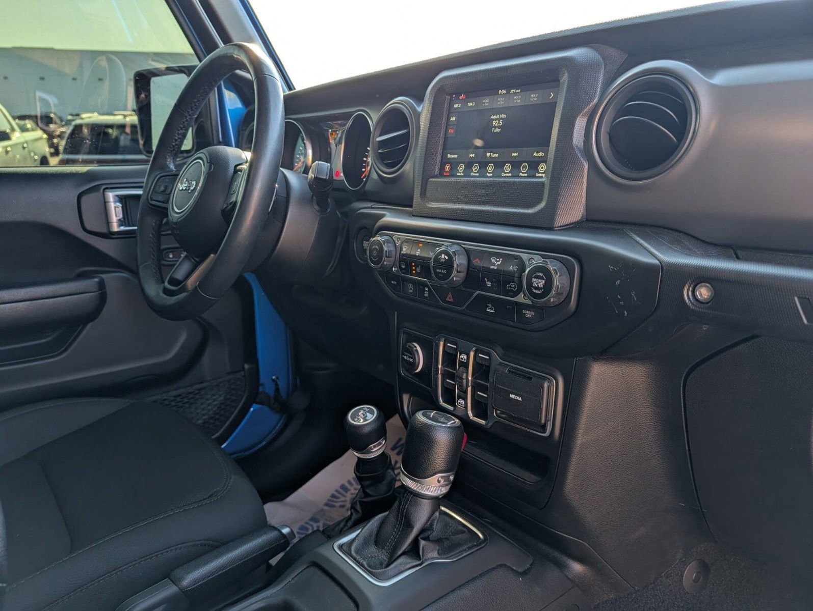 Used 2023 Jeep Wrangler Sport S image 27