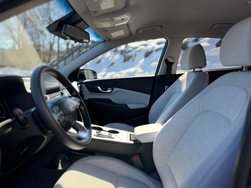 Used 2023 Hyundai Kona SE image 14