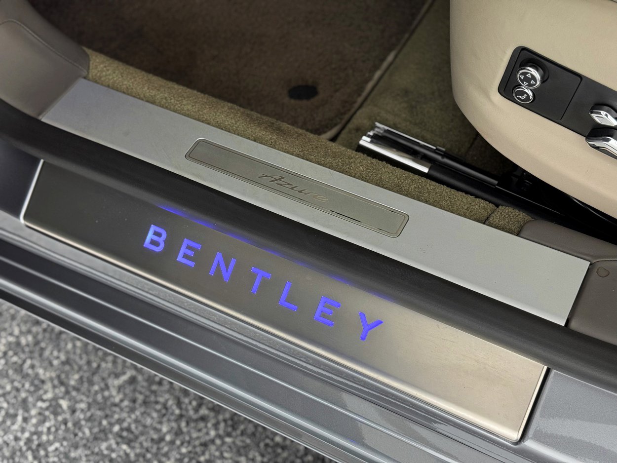 Used 2023 Bentley Flying Spur Azure image 18
