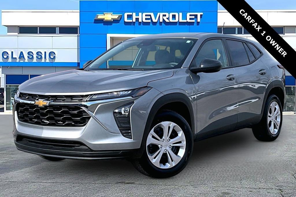Used 2025 Chevrolet Trax LS image 3