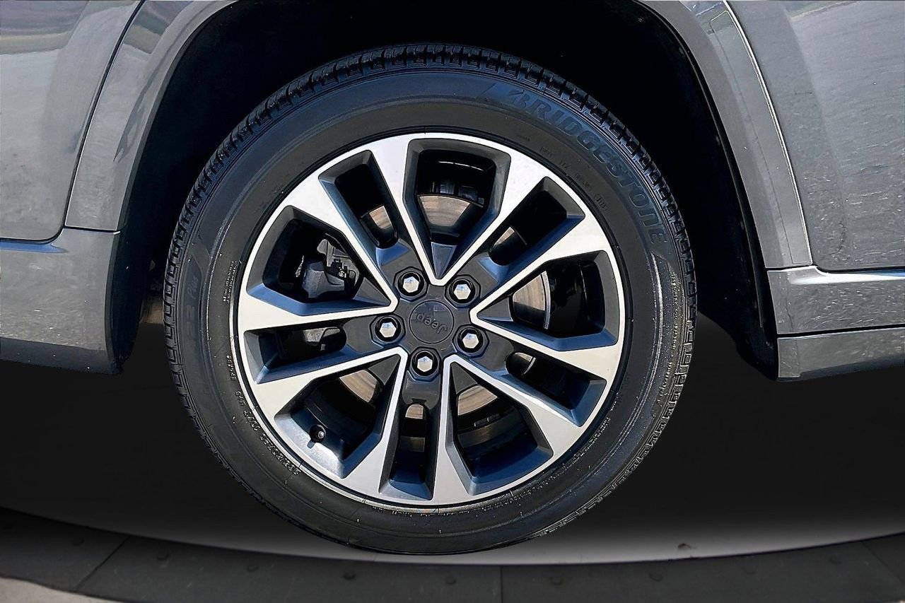 Certified 2021 Jeep Grand Cherokee L Overland w/ Luxury Tech Group IV image 39