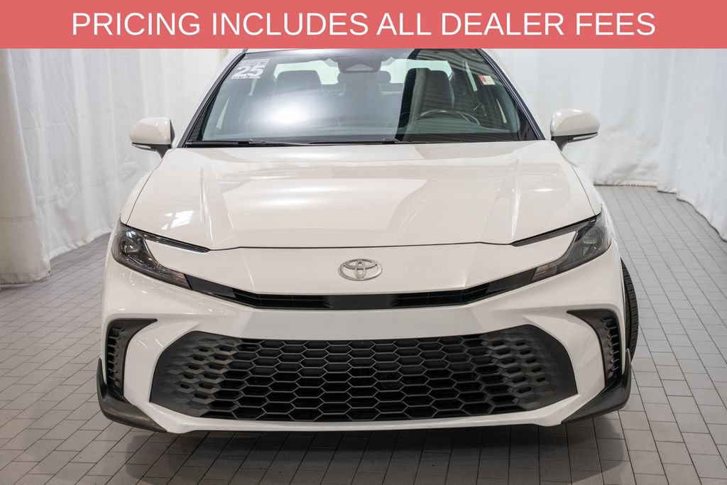 Used 2025 Toyota Camry SE FWD image 2