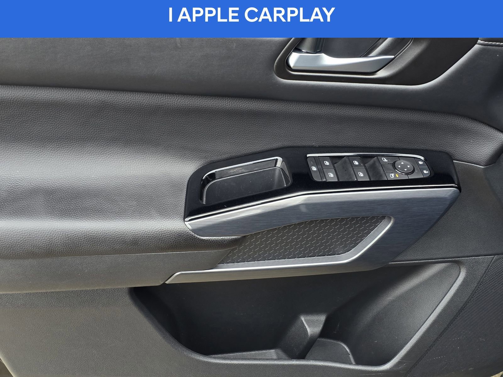 Used 2025 Nissan Pathfinder SL image 16