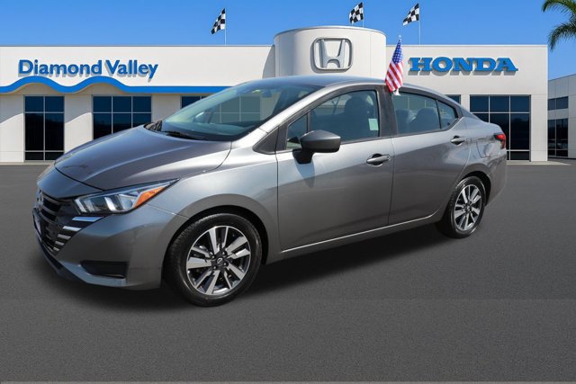 Used 2023 Nissan Versa SV FWD image 3