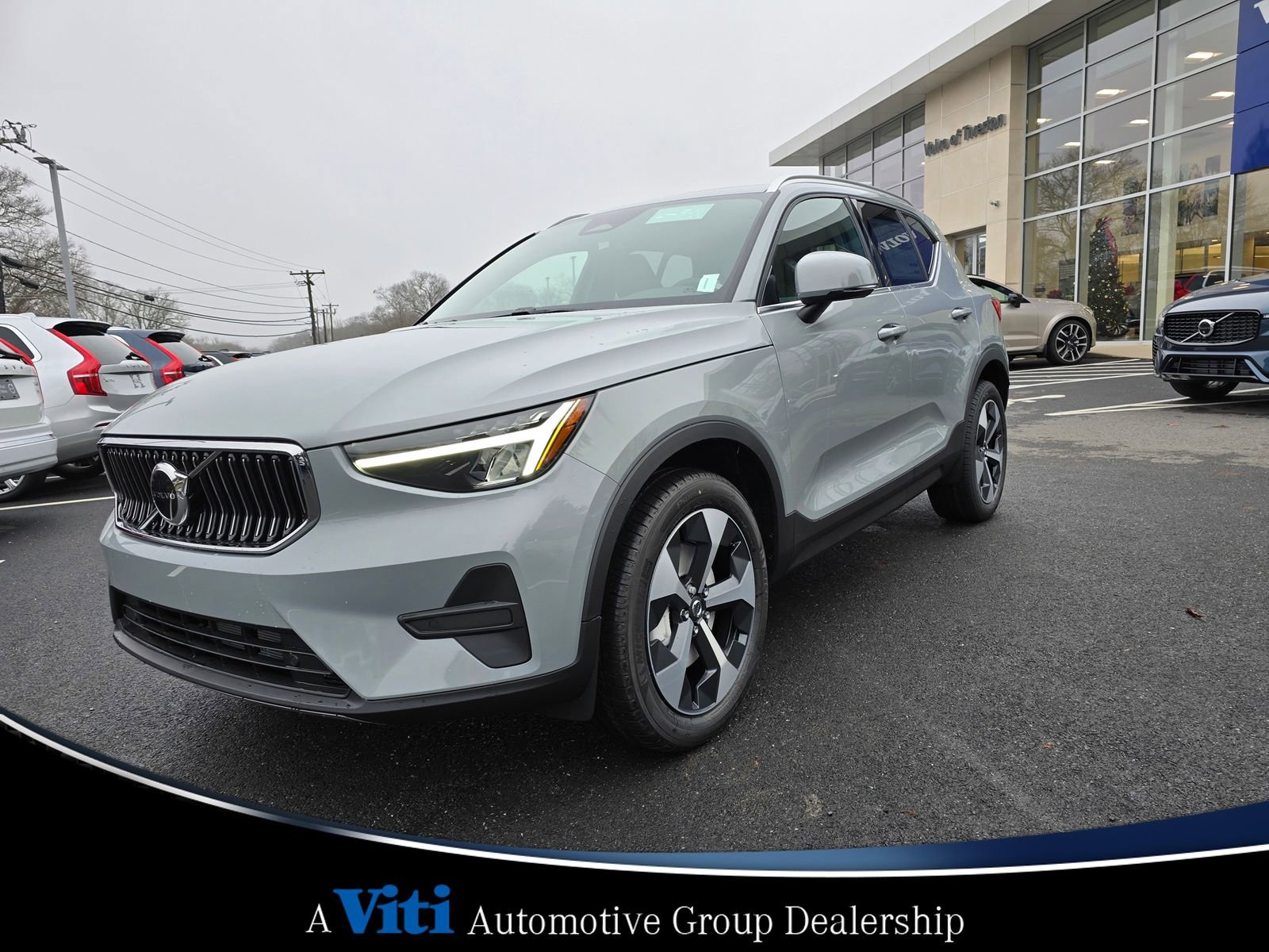 Used 2025 Volvo XC40 B5 Core w/ Protection Package Premier image 4