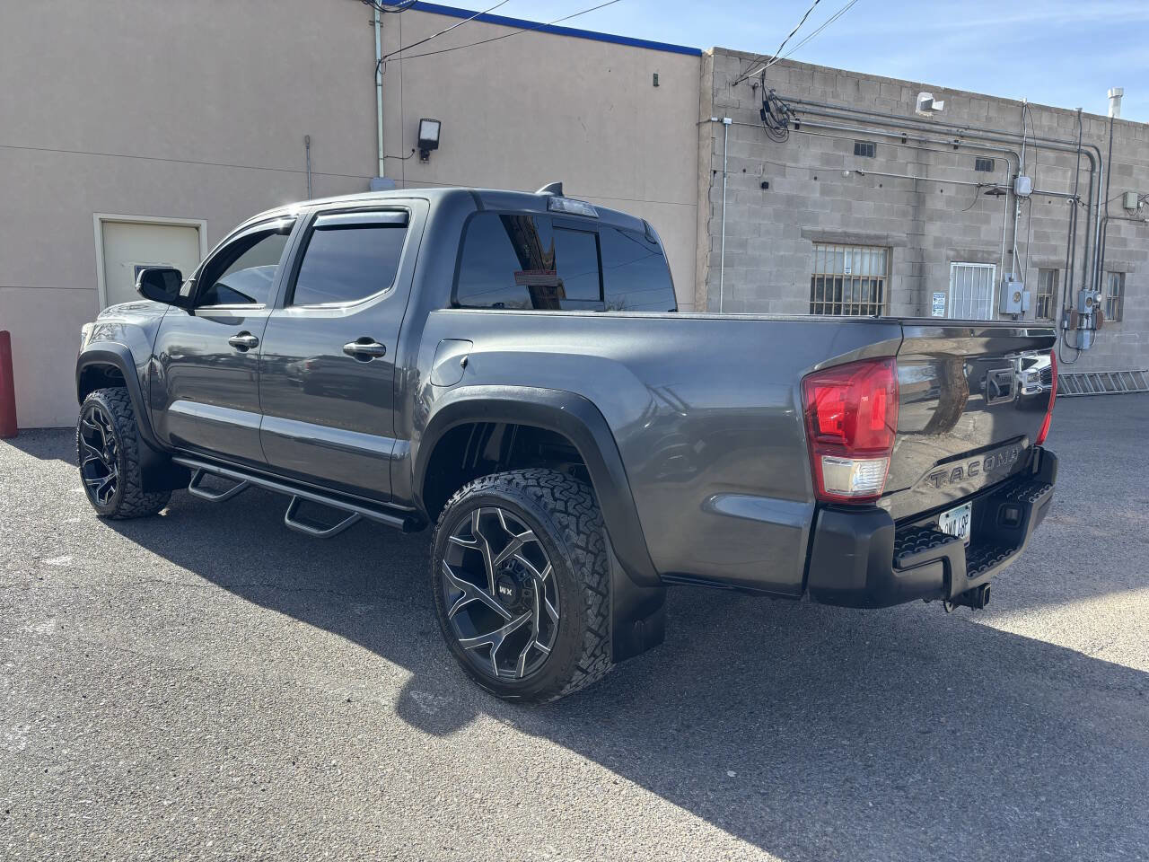 Used 2017 Toyota Tacoma TRD Off-Road w/ Tow Package image 5