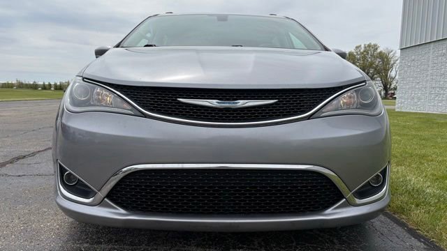 Used 2018 Chrysler Pacifica Touring-L w/ Tire & Wheel Group FWD image 6