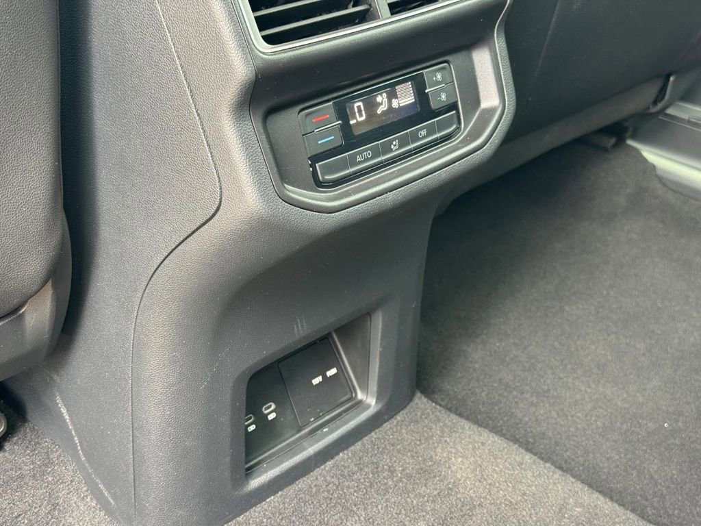 Used 2025 Volkswagen Atlas SE image 10