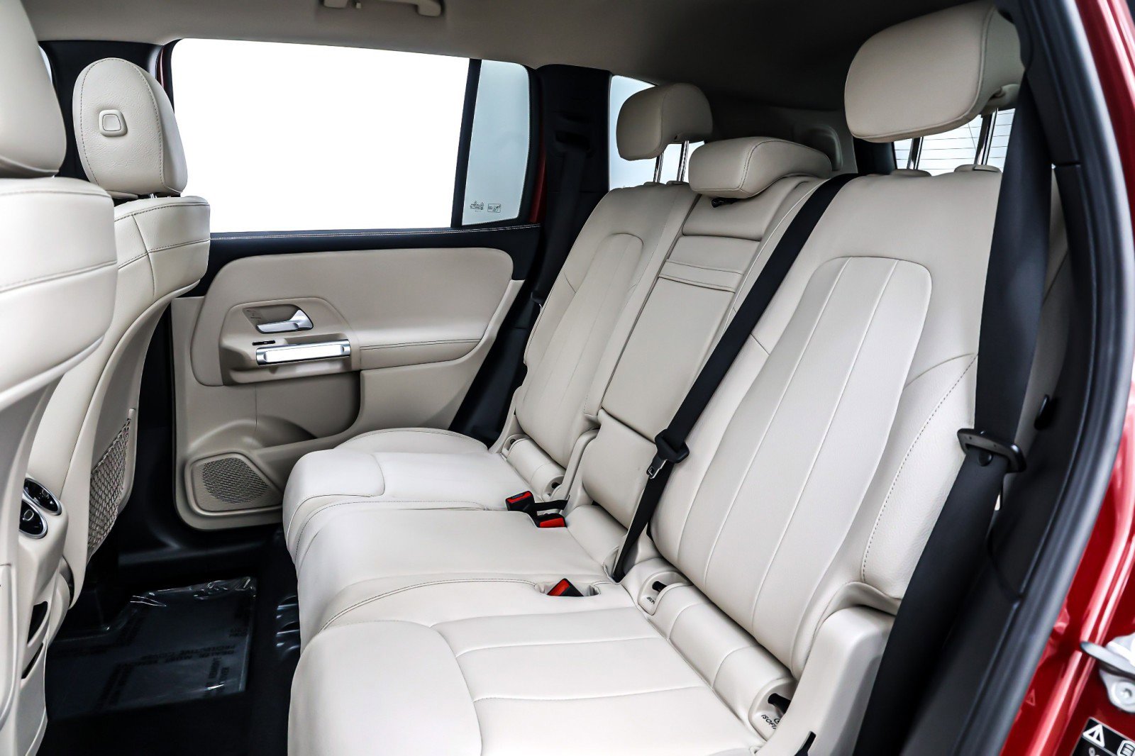 Used 2021 Mercedes-Benz GLB 250 4MATIC image 9