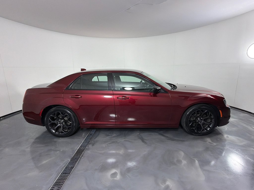 Used 2019 Chrysler 300 Touring w/ Sport Appearance Package RWD image 4