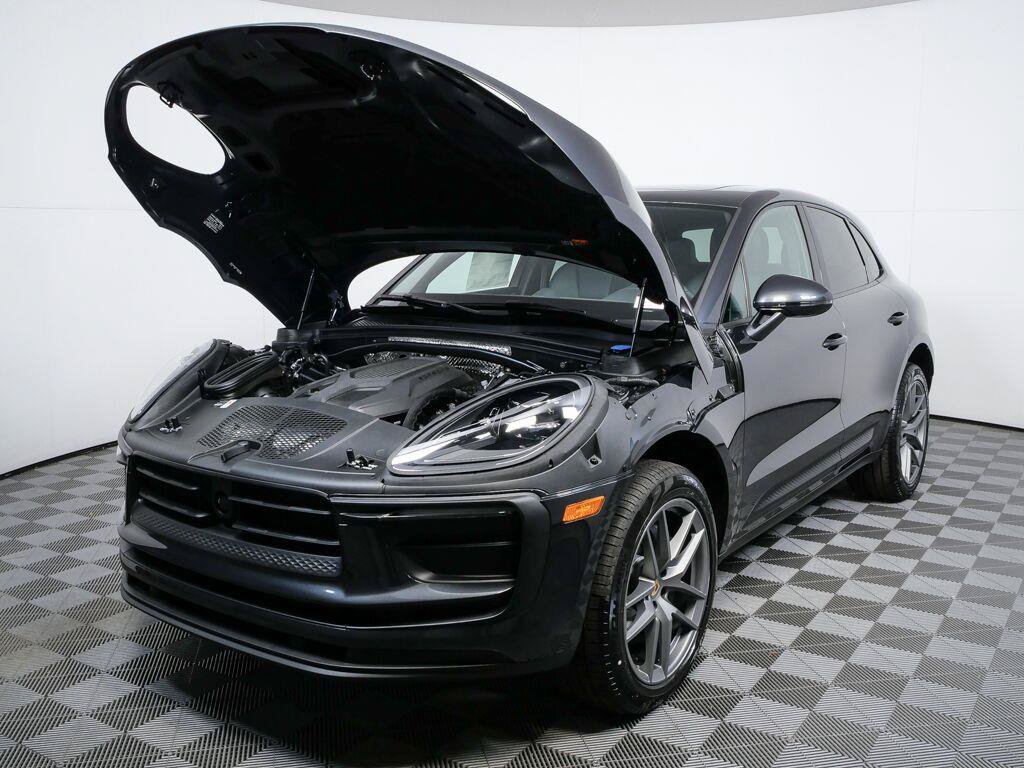 Certified 2026 Porsche Macan AWD/4WD image 31
