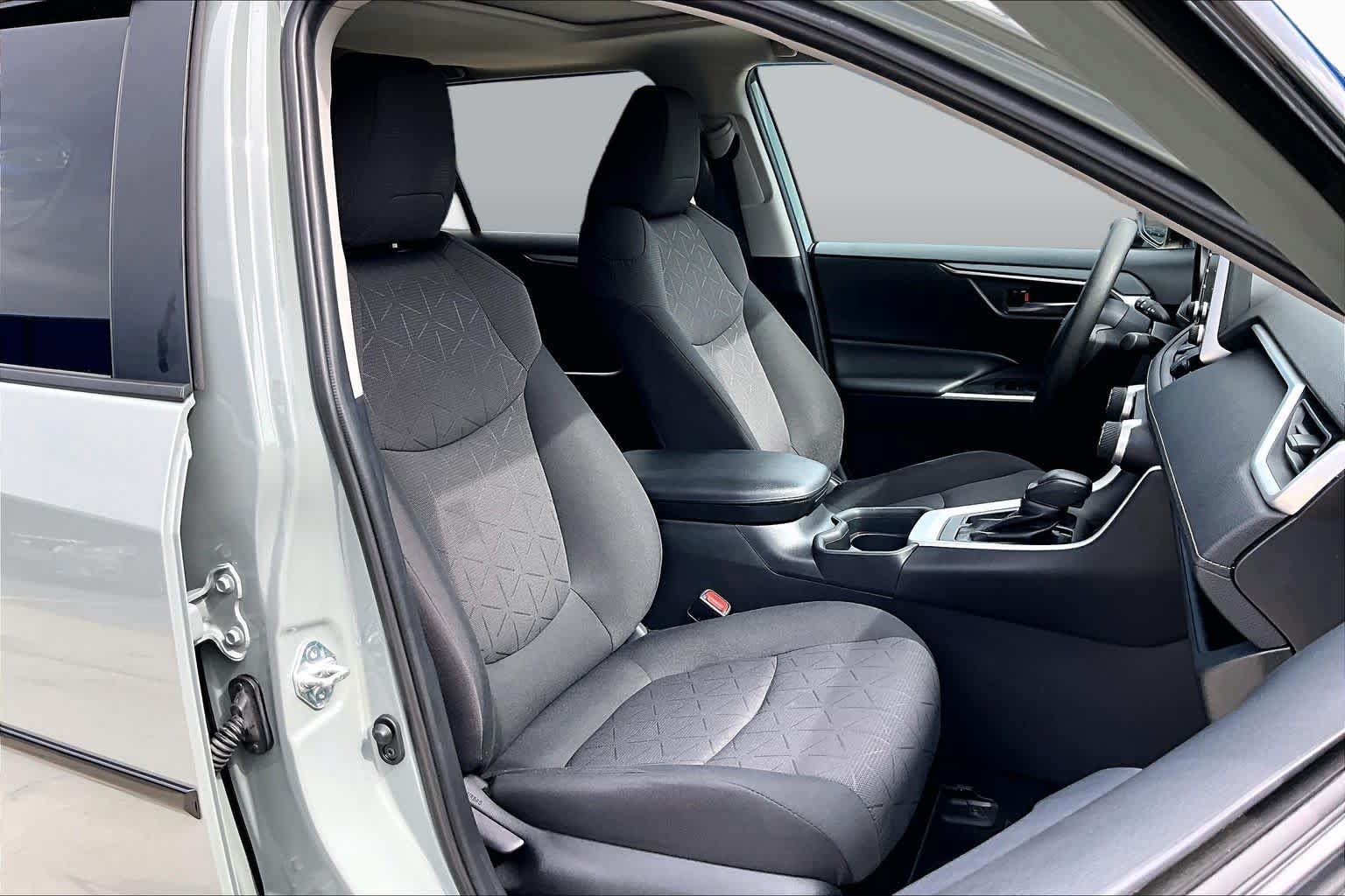 Used 2019 Toyota RAV4 XLE FWD image 9