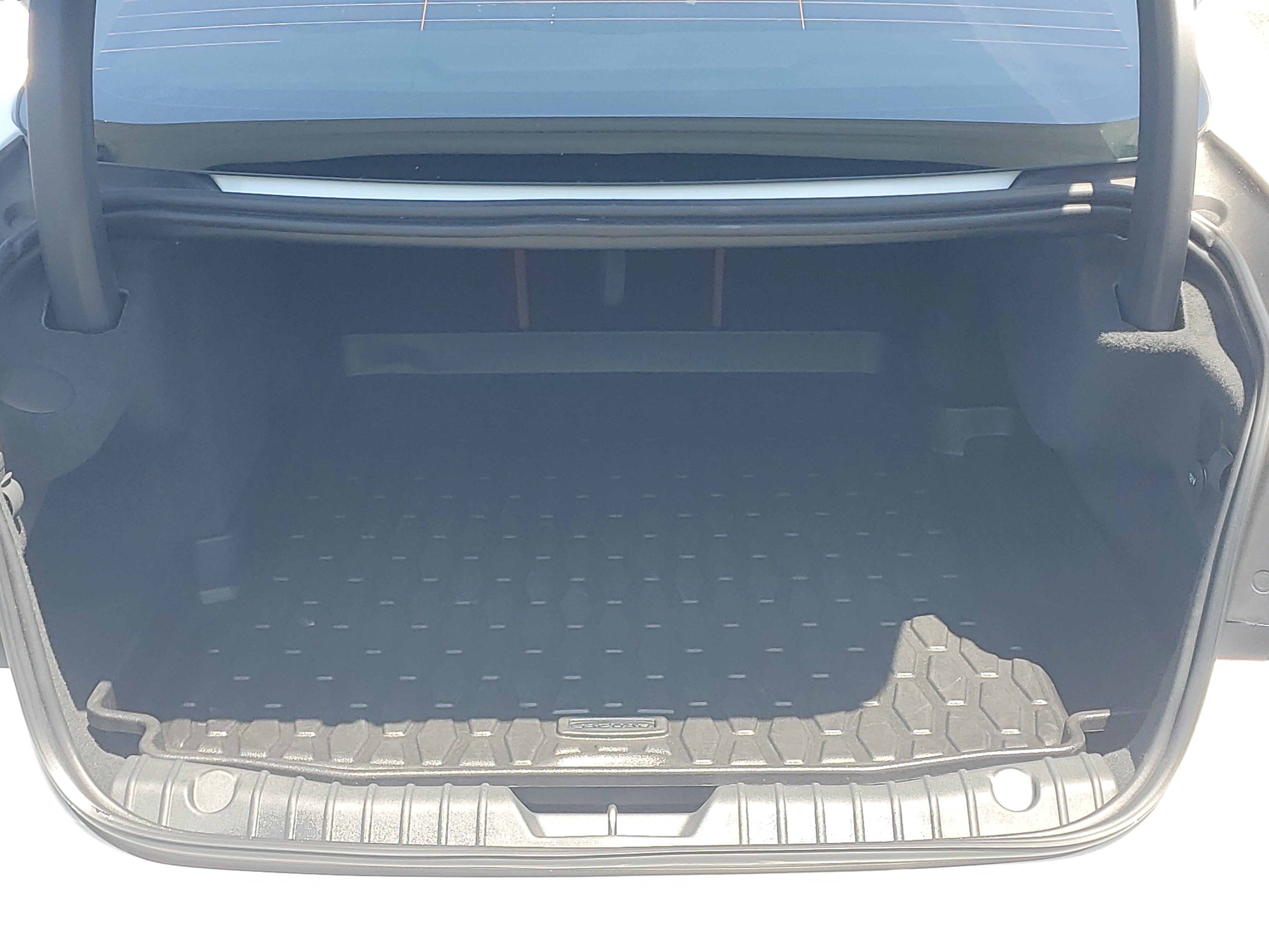 Used 2024 Jaguar XF R-Dynamic SE AWD/4WD image 11
