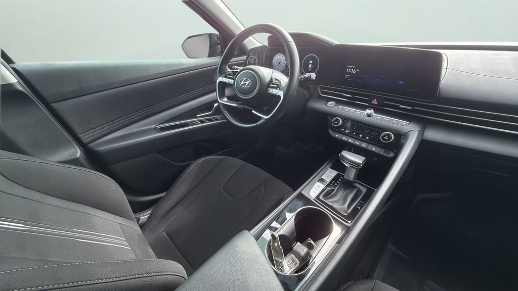 Used 2023 Hyundai Elantra SEL w/ Convenience Package image 21